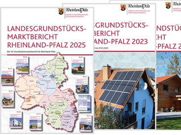 Mehrere Buchdeckel des Landesgrundstückmarktberichts hinter einander