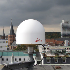 GPS-Antenne auf einem Hausdach
